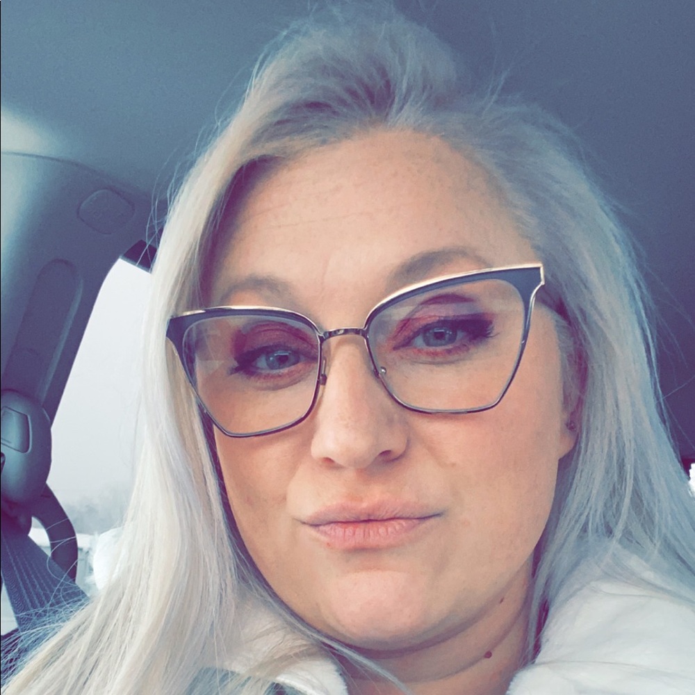 Meet your Posher, Crystal
